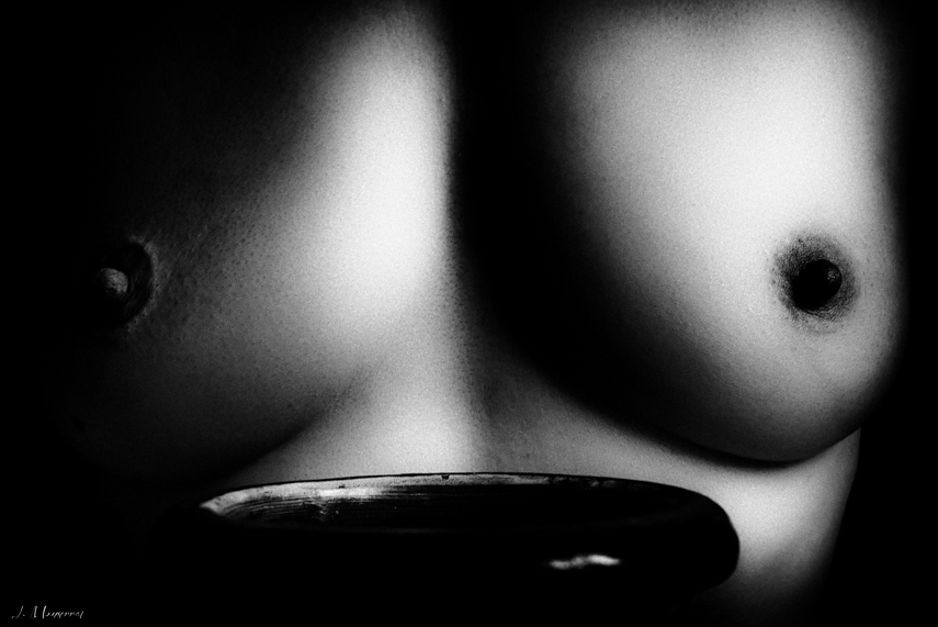 The chiaroscuro of the body